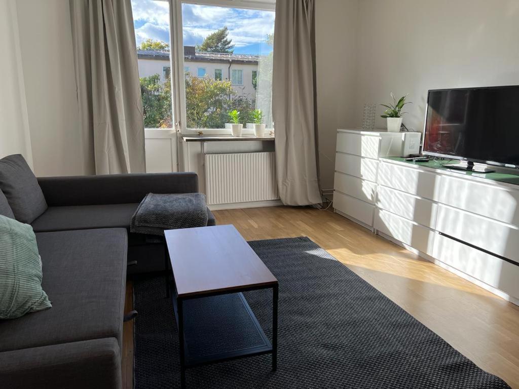 Flatin Erbjuder Laegenheter I Soedra * Stockholm